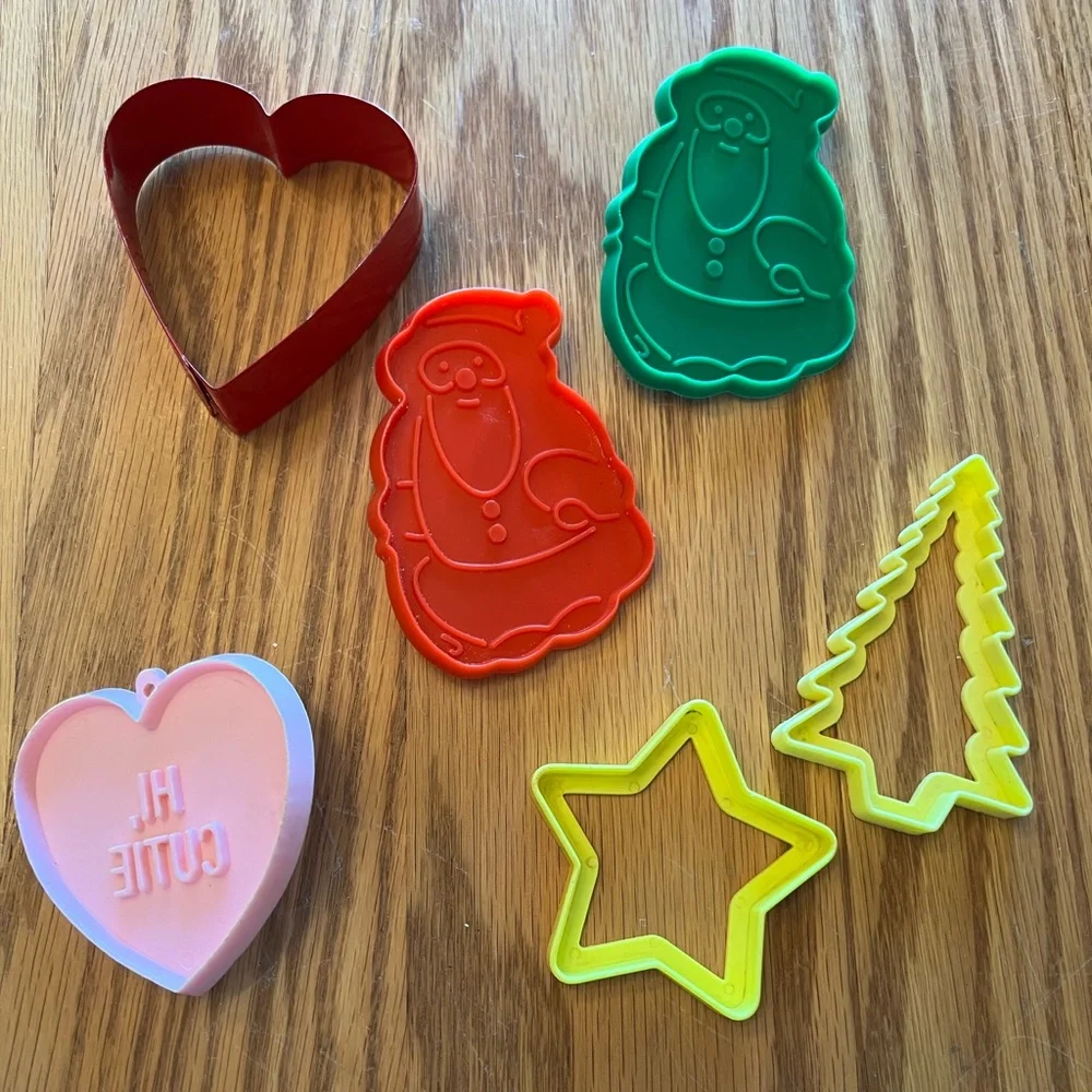Set of 6 Vintage Cookie cutters